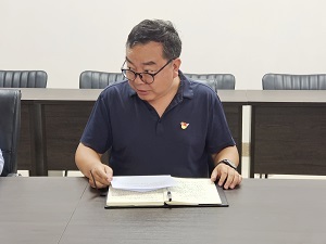 87028239b7c0b1772b5d2c478628ab5